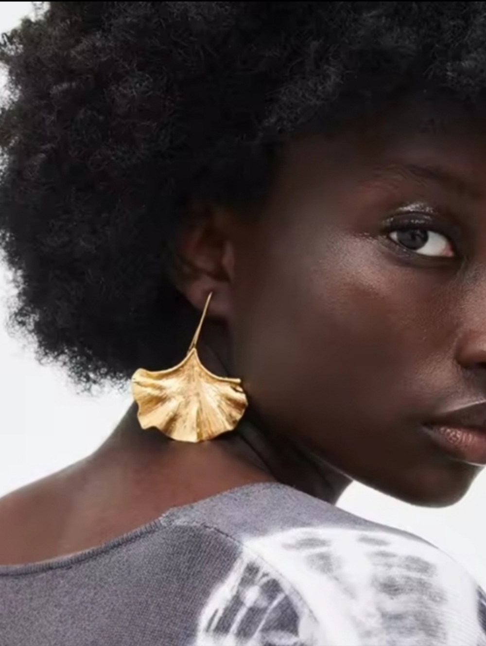 New ZARA Gold Leaf Drop Earrings - Statement Jewelry - NWOT